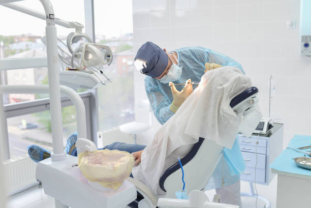 Best Cracked Tooth Emergency Dentist  in Holiday Shores, IL